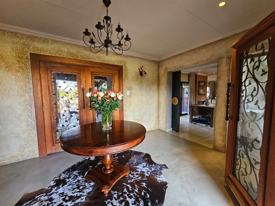 5 Bedroom Property for Sale in Grimbeeck Park North West